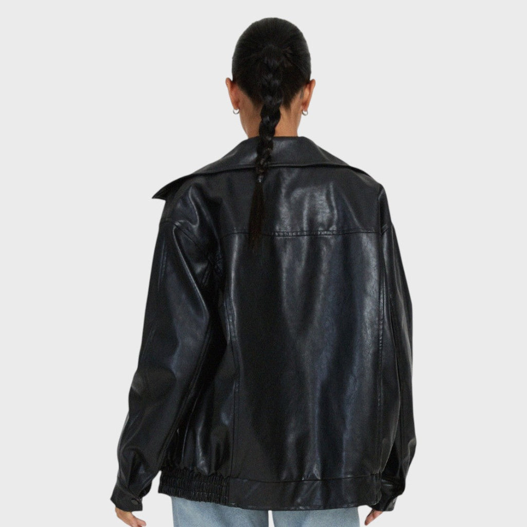 Üksikasjalik Oversized Kunstnahast Jakk