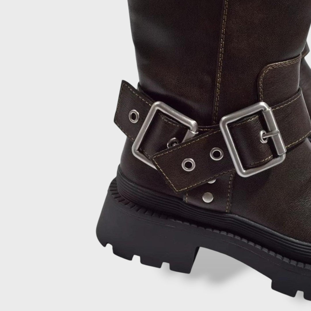 Kohvikohvi kõrged plätud, klambriga
