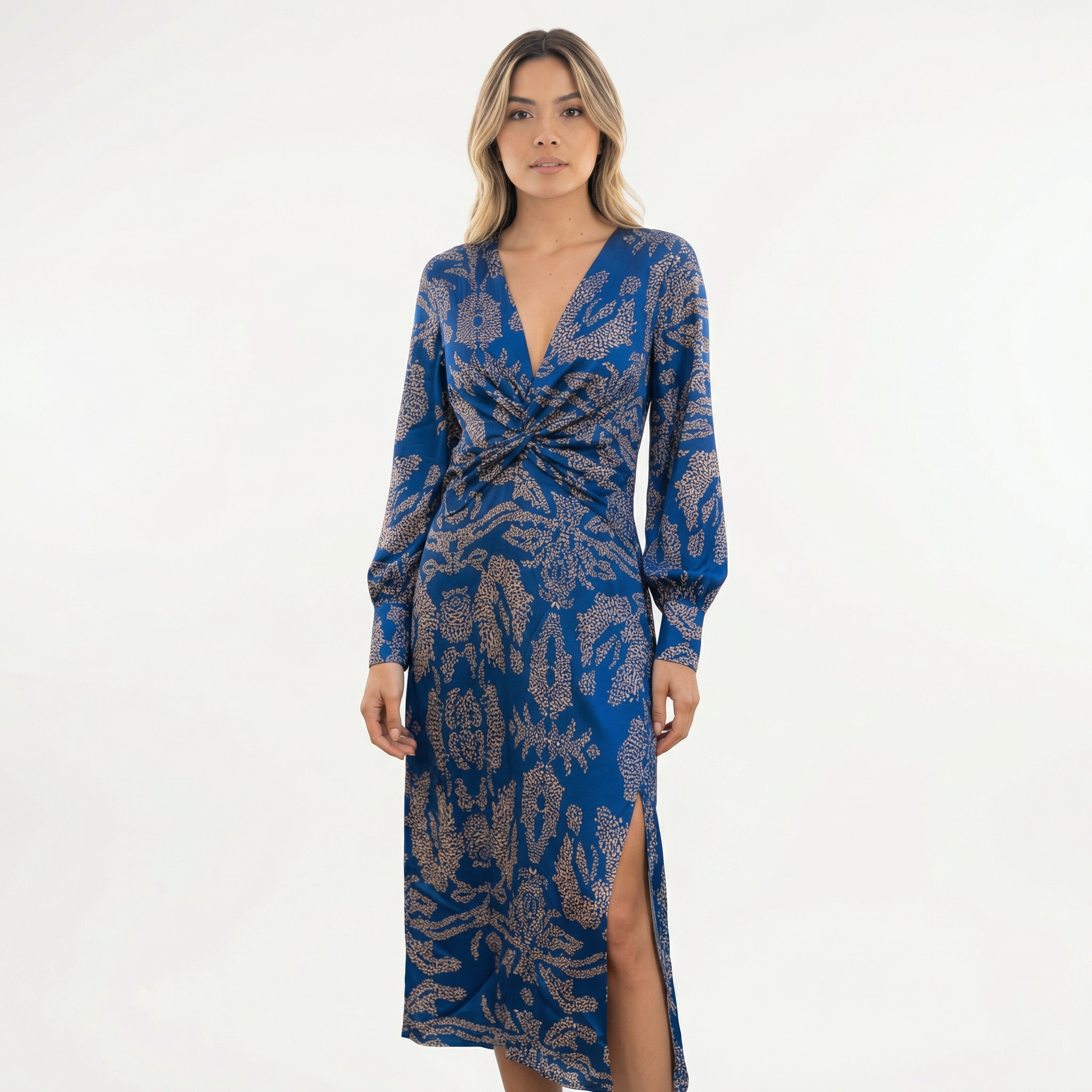 Elegantne Klassikalise Lõikega Kleid