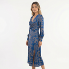 Elegantne Klassikalise Lõikega Kleid