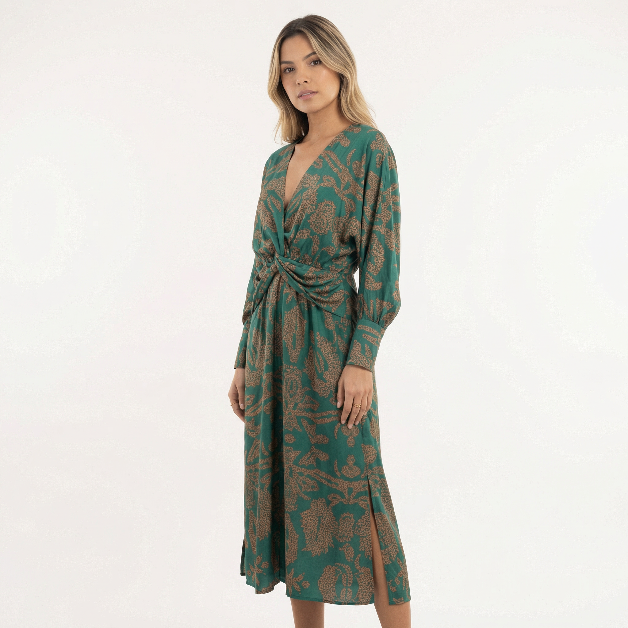 Elegantne Klassikalise Lõikega Kleid