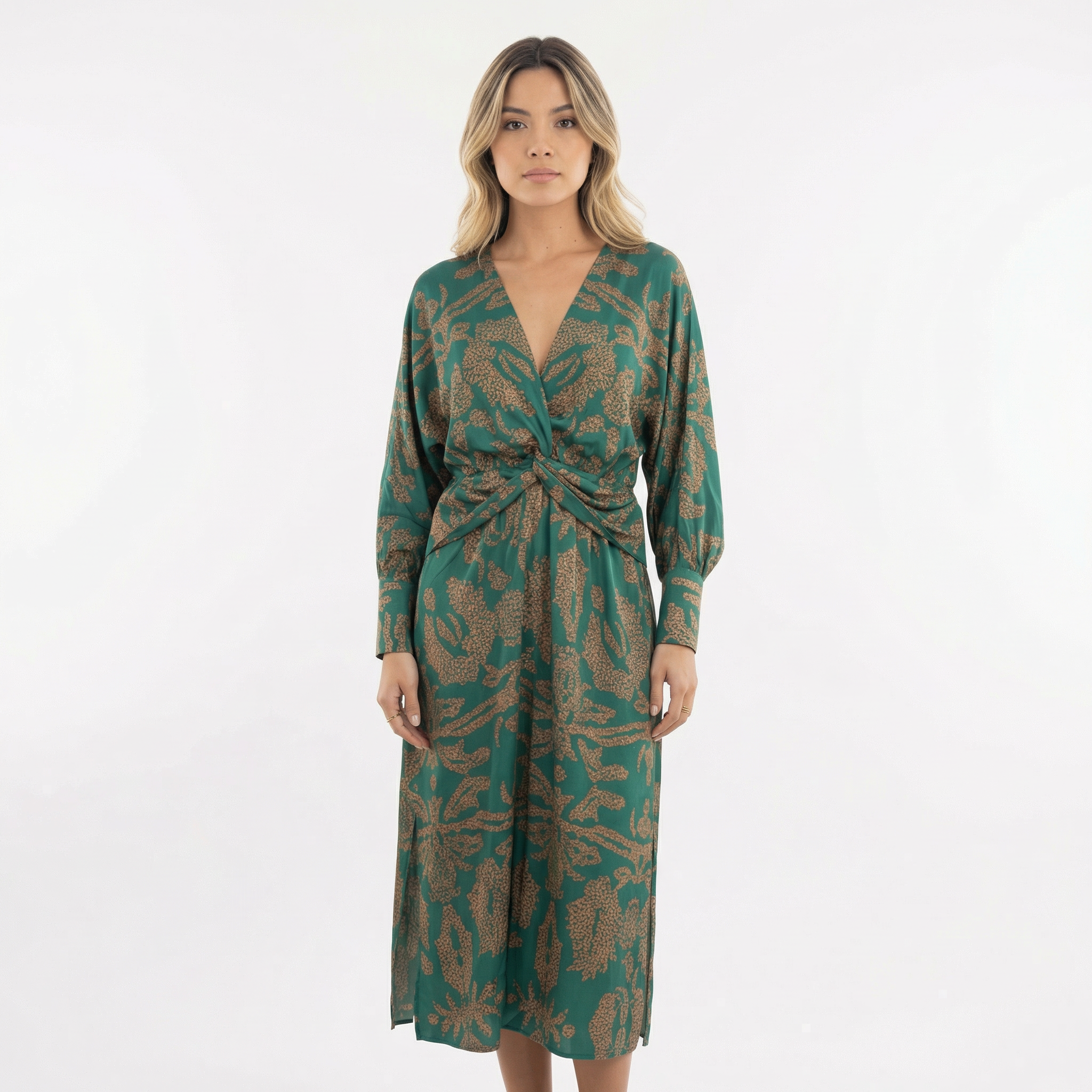 Elegantne Klassikalise Lõikega Kleid